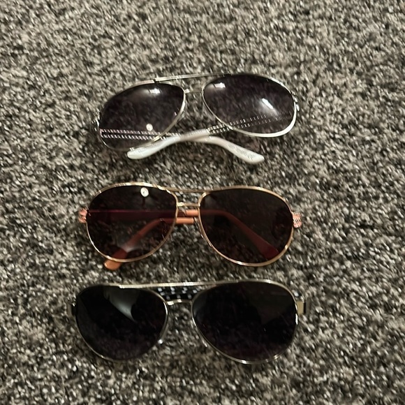 Three pairs of girls sunglasses - Picture 1 of 2